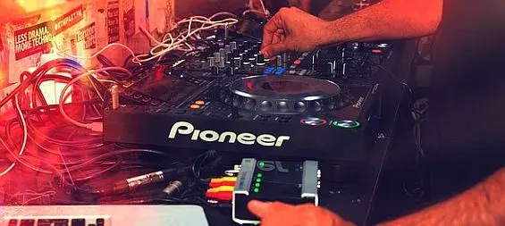 Gute Abstimmung mit dem DJ sorgt für eine gute Party, Bild 1