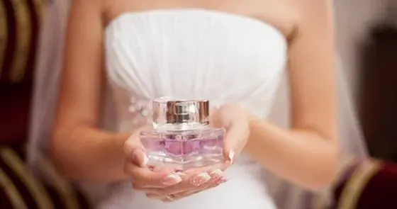 Ein Liebesduft für eure Hochzeit: So findet ihr euer Hochzeitsparfum, Bild 1