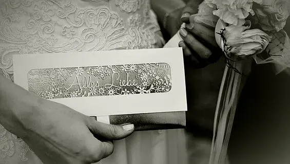 Glückwünsche zur Hochzeit: So schreibt ihr eine persönliche Karte, Bild 1