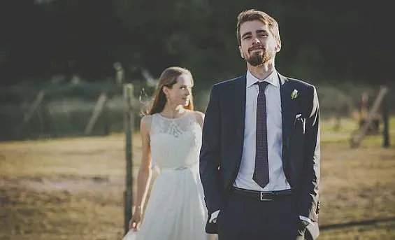 Pflegetipps für den Bräutigam: So wirkt er am Hochzeitstag frisch, Bild 1