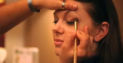 Braut-Make-up: Einfache Tipps für einen strahlenden Hochzeitstag, Bild 2