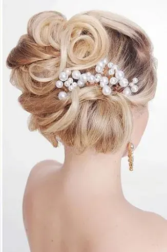 Hochzeitsfrisuren: Ideen und Tipps für eure Brautfrisur, Bild 1