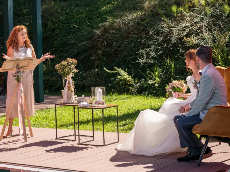 Freie Rednerin & Wedding Celebrant Ulrike Adler-Wiegele