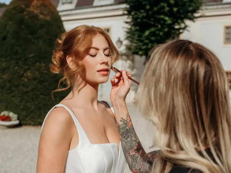 QUERSCHNITT Haare & Make-up
