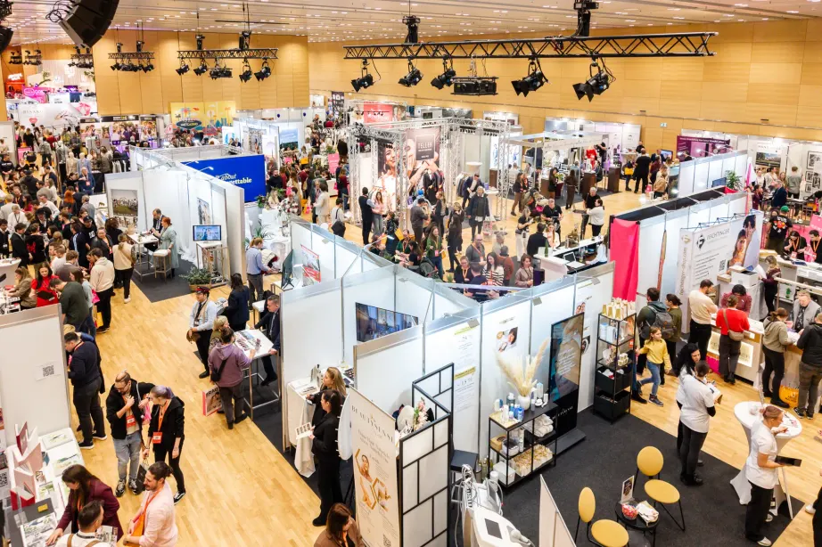 Blick über die Messehalle